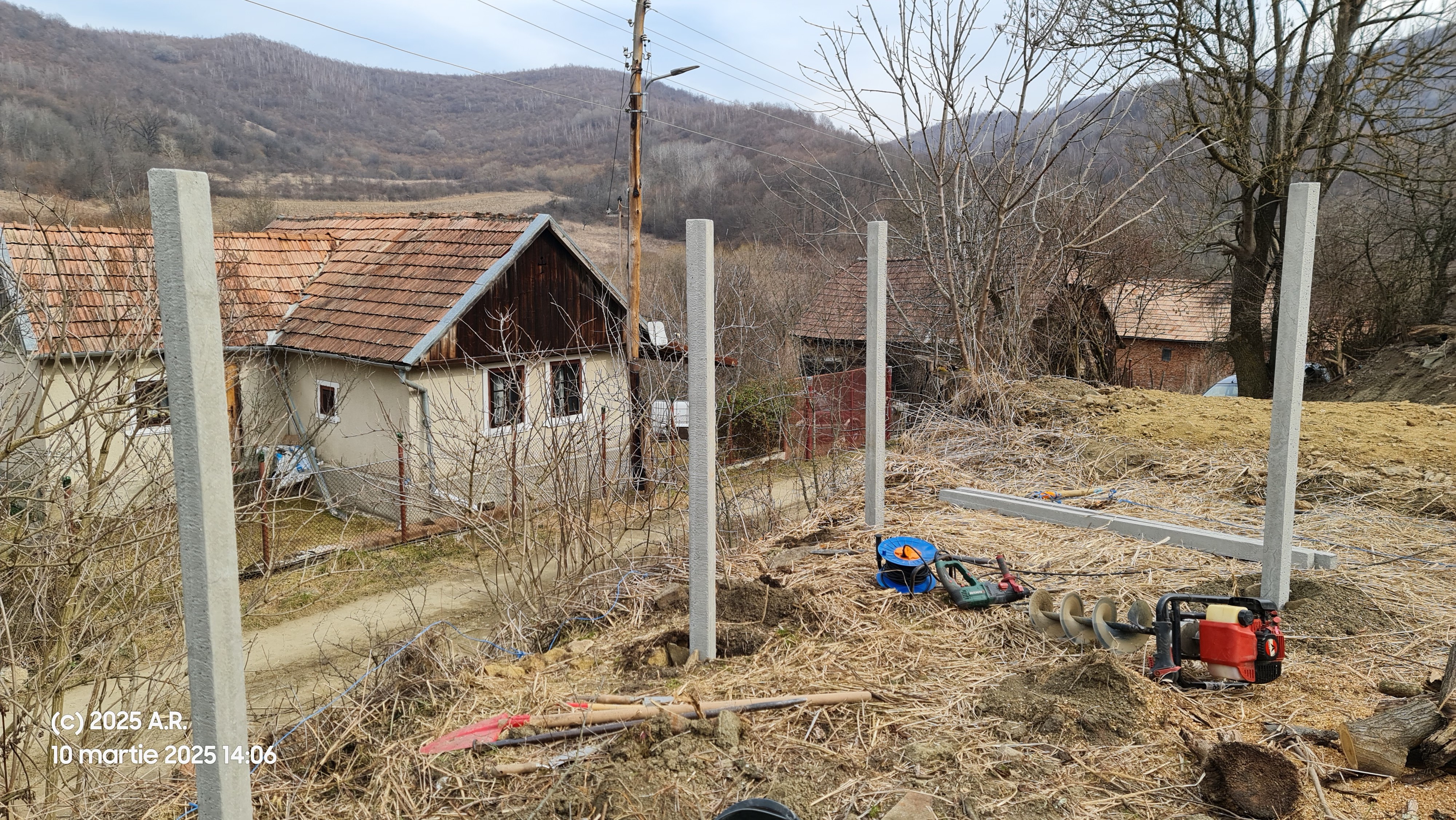 Gard detaliu stâlpi
